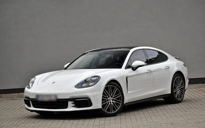 Porsche Panamera cena 341000 przebieg: 41000, rok produkcji 2019 z Toruń małe 232